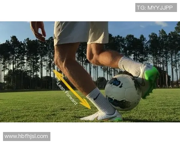 掌握足球花式起球技巧让你的球技更加炫酷与精彩 掌握足球花式起球技巧让你的球技更加炫酷与精彩